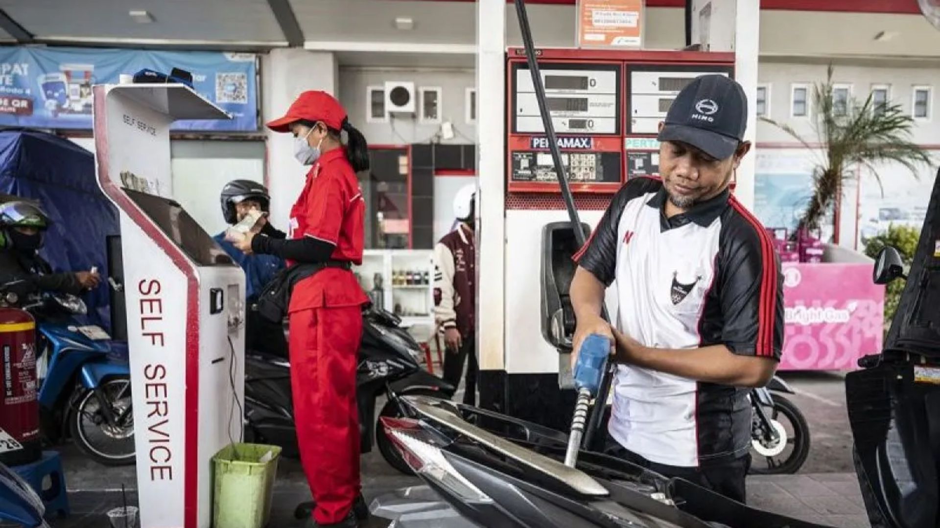 Pertamina Sesuaikan Harga BBM Mulai 1 Agustus 2025, Pertamax Turun Jadi Rp12.200 per Liter