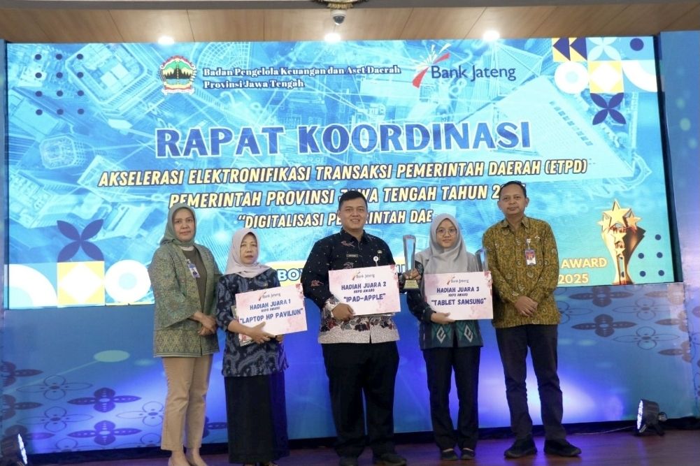 Pemprov Jateng Beri Penghargaan OPD Terbaik dalam Transaksi Nontunai 2025