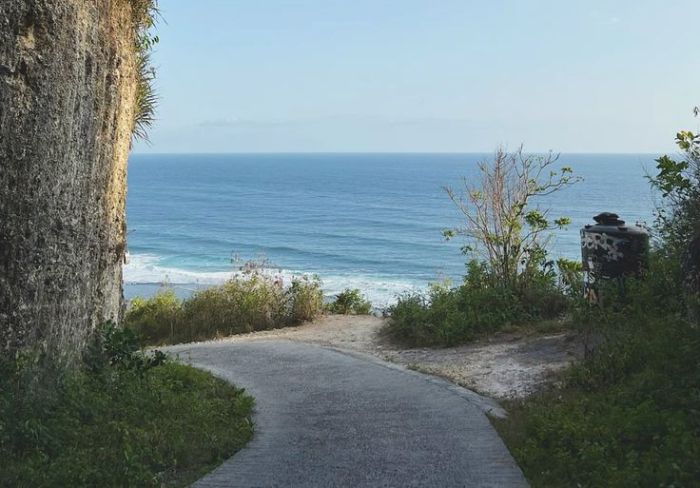 Pantai Tanpa Keramaian? Yuk, Main ke Pantai Nyang Nyang – Surga Tersembunyi di Uluwatu!
