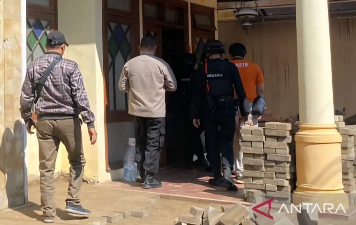 Diduga Granat, Tim Jibom Evakuasi Benda Mencurigakan di Malang