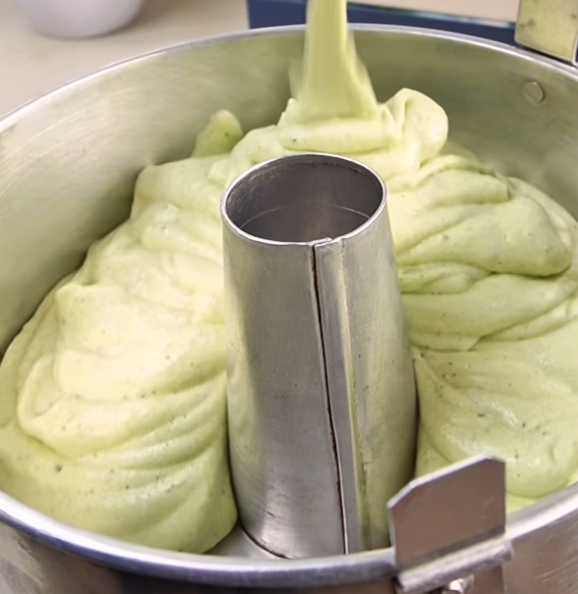 Lembut dan Wangi! Begini Resep Chiffon Pandan Ala Rumahan yang Cocok untuk Camilan Keluarga