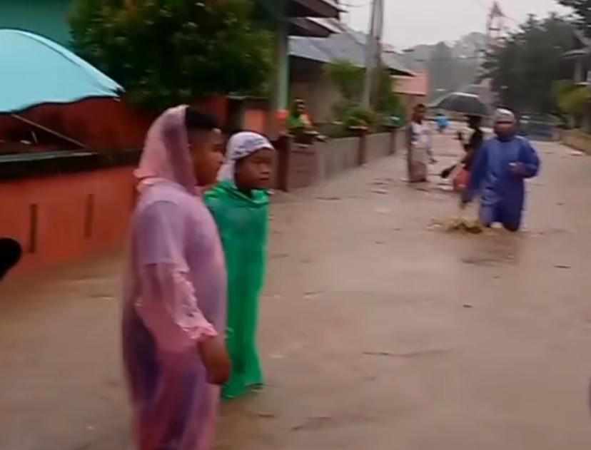 Rumah Warga Desa Kamarian Seram Bagian Barat Terendam Banjir, Ketinggian Air Bervariasi
