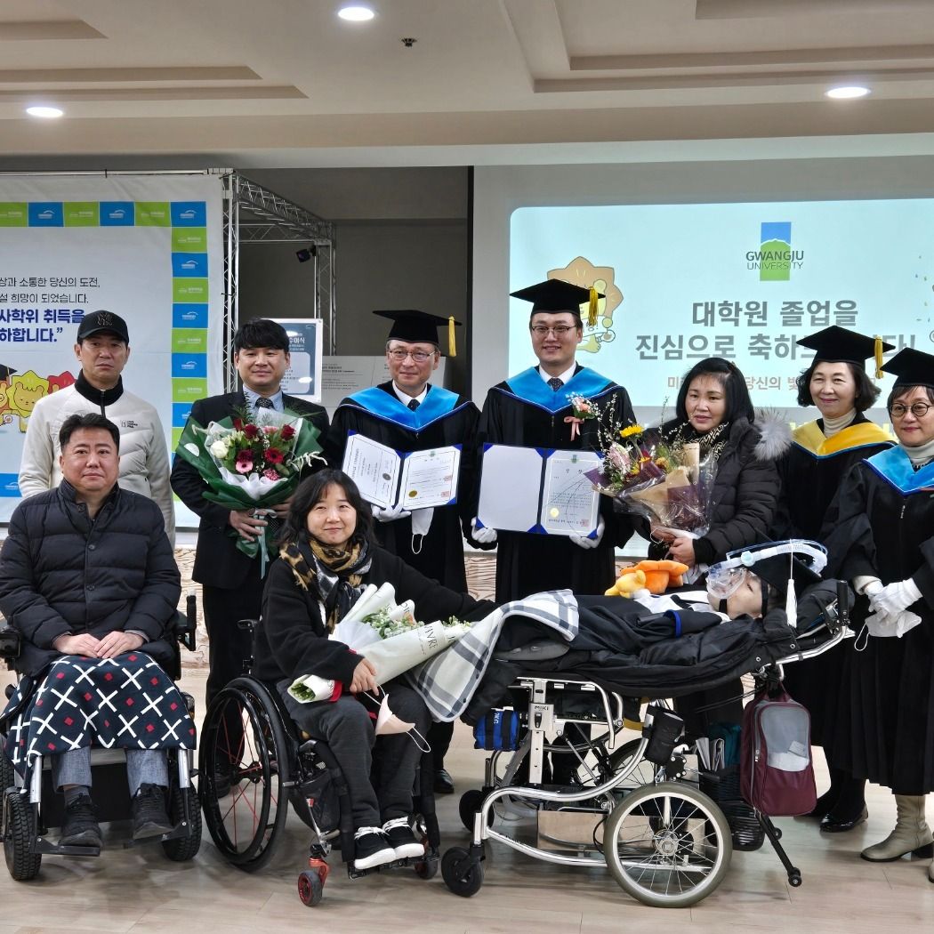 Meski Lumpuh Total, Mahasiswa Korea Ini Raih Gelar Master dengan Menulis Pakai Kedipan Mata
