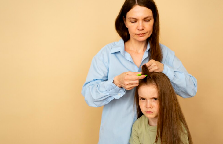 Kutu Rambut Bukan Alasan Anak Dilarang ke Sekolah, Ini Faktanya