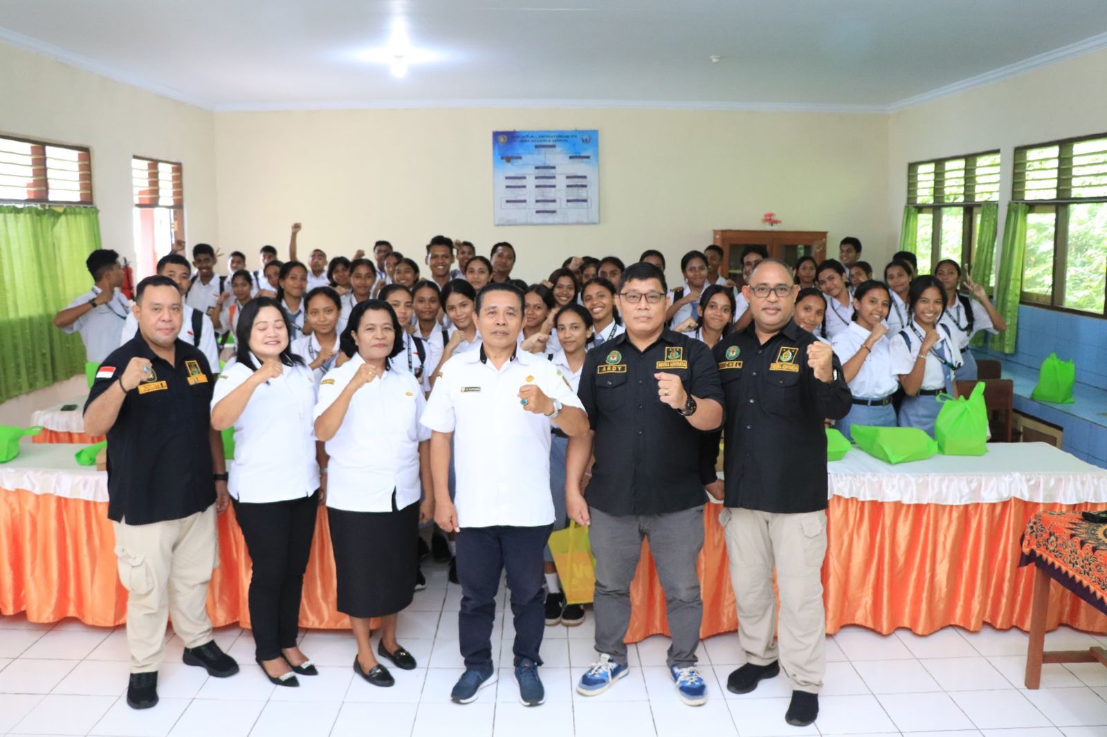 Jaksa Sambangi 2 SMA di Ambon Edukasi Bullying dan Bijak Pakai Medsos