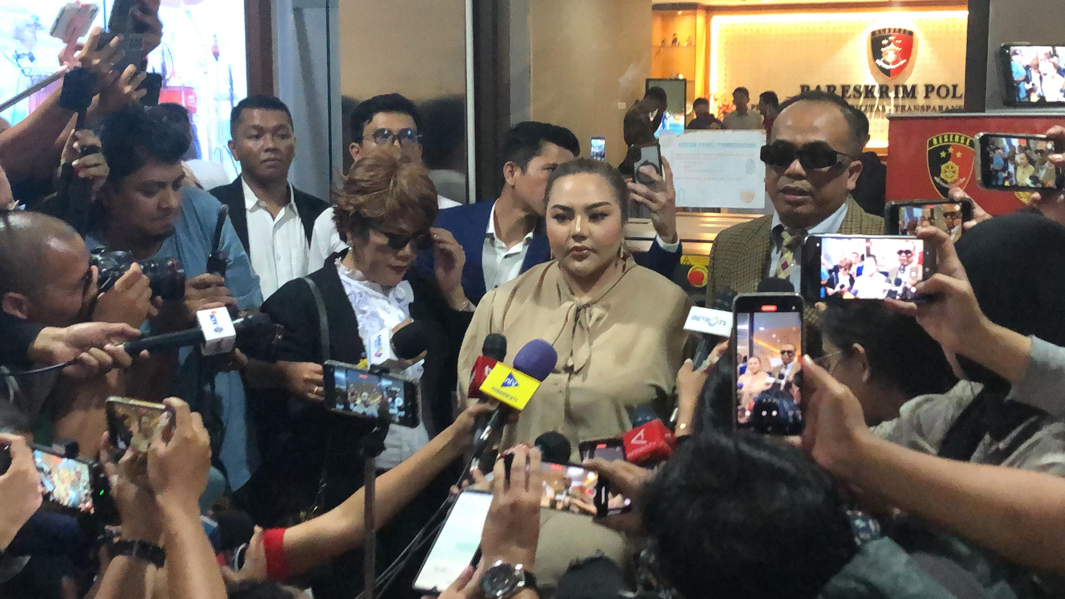 Susul Ridwan Kamil di Bareskrim, Lisa Mariana Bawa Anaknya Untuk Jalani Tes DNA