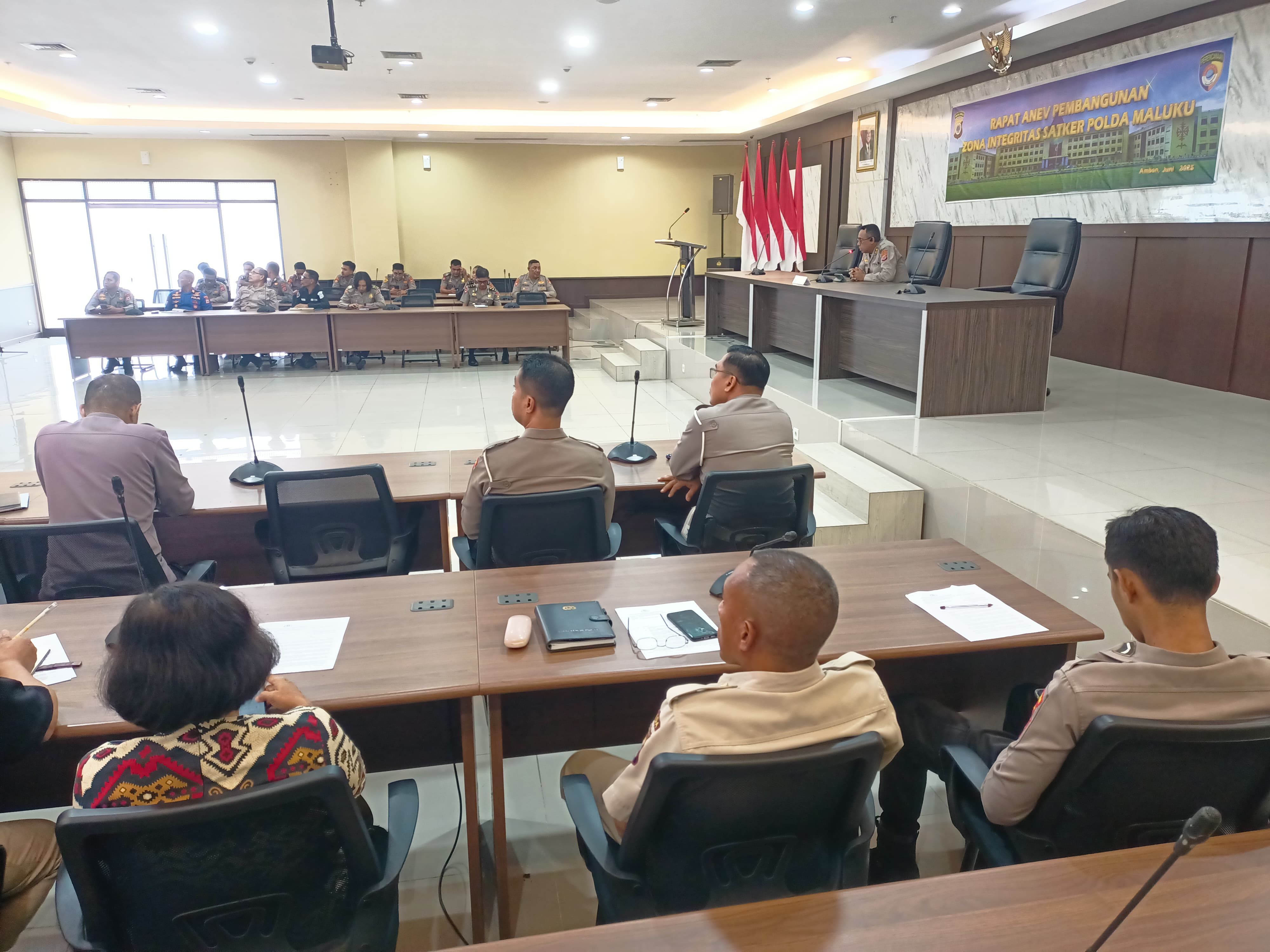 Satker Polda Maluku Diminta Tingkatkan Pelayanan Publik, Mengapa ?