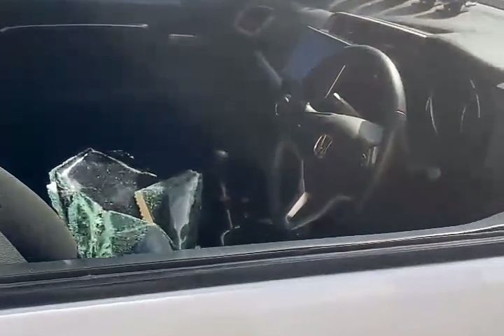 Maling Pecahkan Kaca Mobil Bawa Kabur Uang Rp 40 Juta di Bone