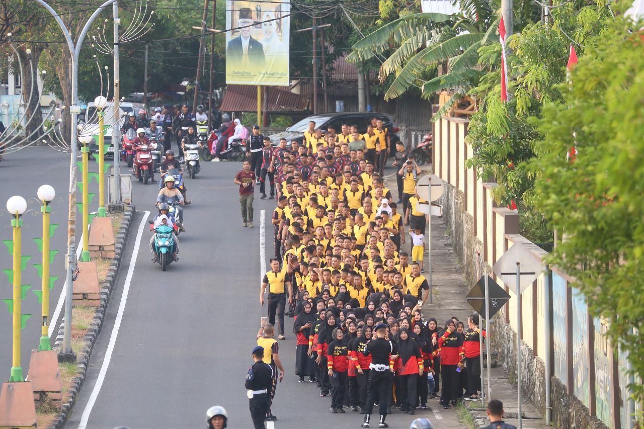 Rajut Semangat Persatuan Jelang HUT RI Ke-80, Batalyon B Pelopor Brimob Gelar Olahraga Bersama