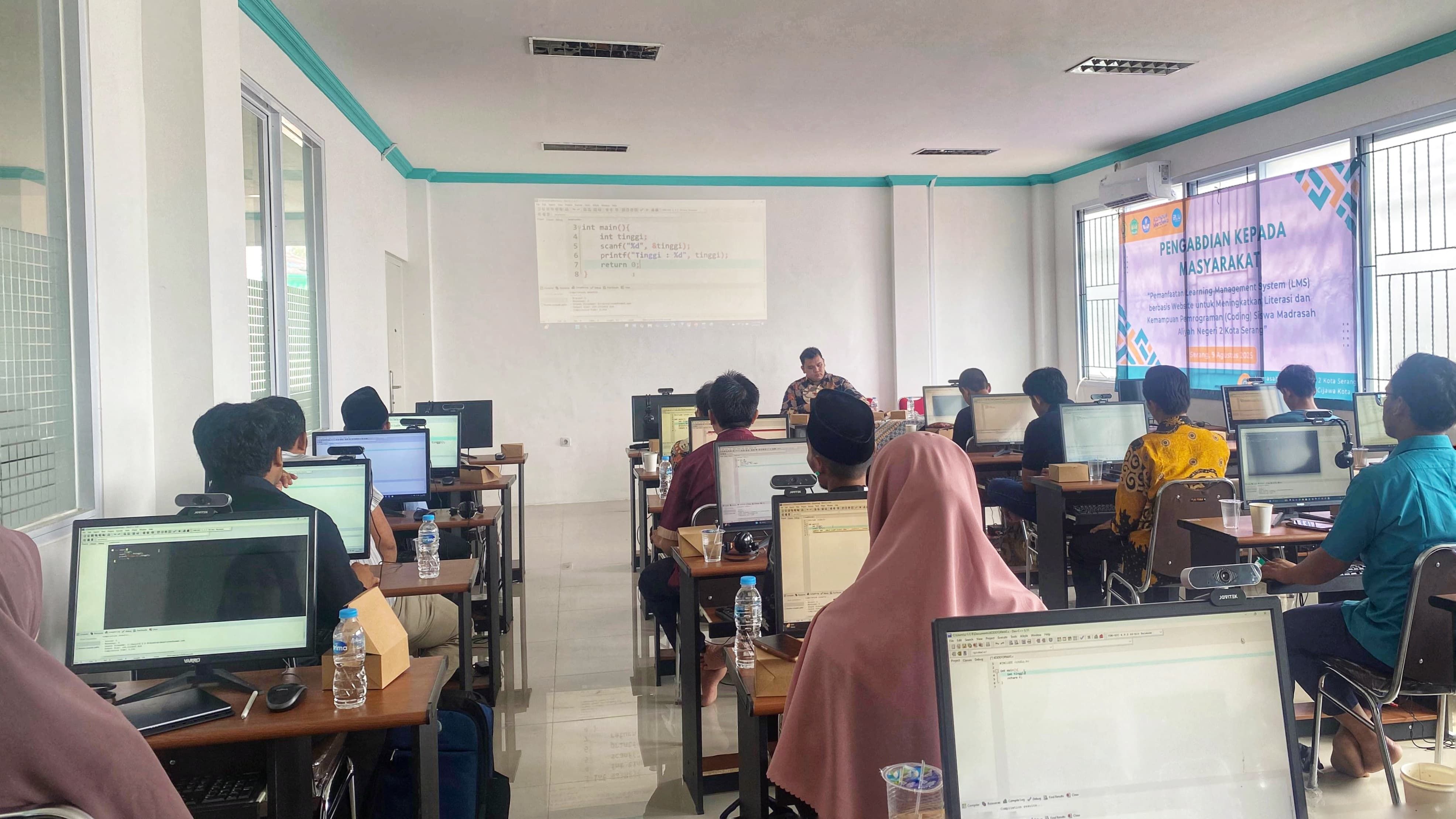UPN Veteran Jakarta Bersama MAN 2 Kota Serang Gelar Pelatihan Dasar Pemrograman dan Algoritma untuk Tingkatkan Literasi Digital