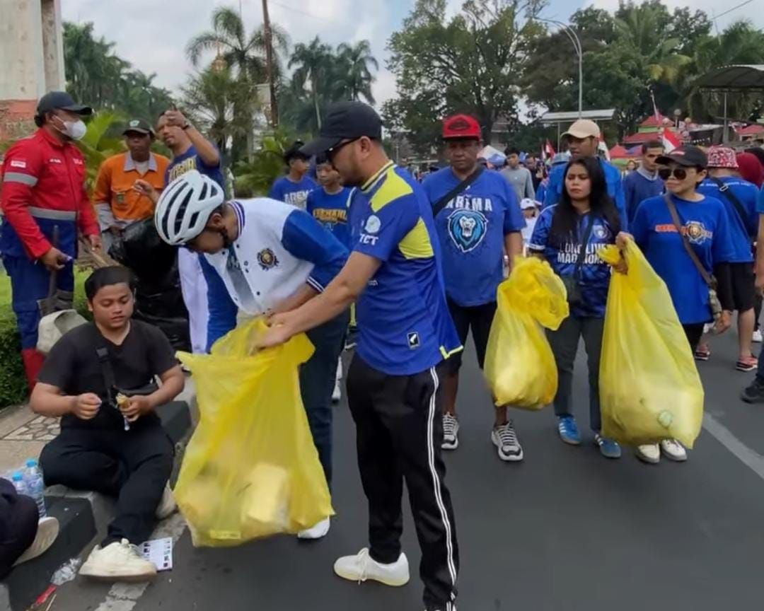 Aremania Gelar Rangkaian HUT ke-38, Mulai Kerja Bakti hingga Doa Bersama di Kanjuruhan