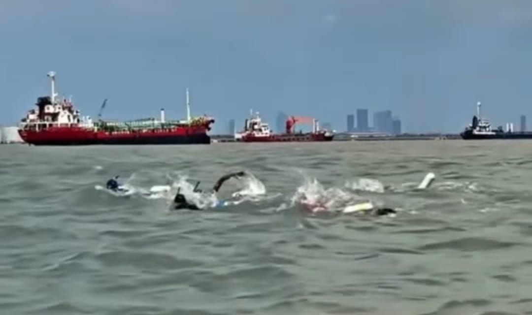 TNI AL Kuasai Lomba Renang Selat Madura di Extreme Festival 2025