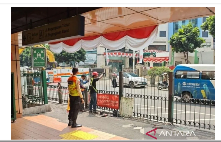 KAI Jakarta Naikkan Pagar Pedestrian di Stasiun Cikini