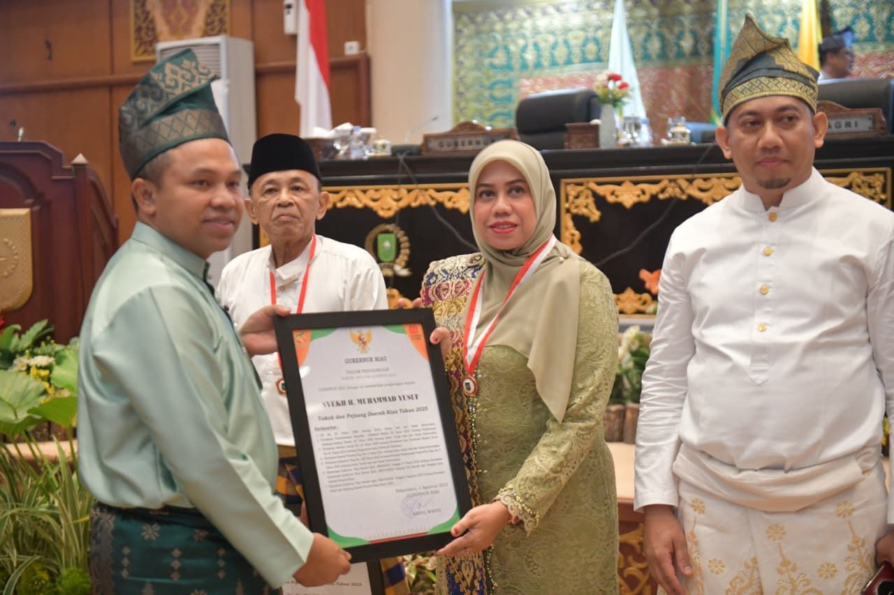 Dari Muara Basung ke Panggung Provinsi,Syekh H. Muhammad Yusuf Dapat Penghargaan Tertinggi