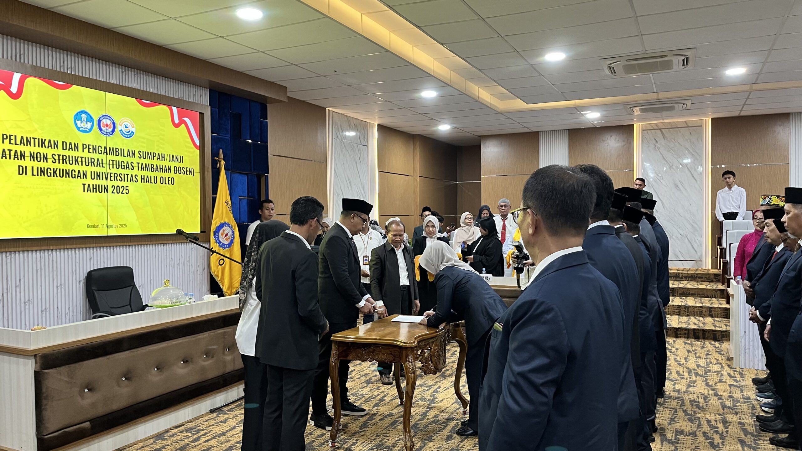 UHO Lantik 31 Pejabat Baru, Rektor Tekankan Percepatan Kerja Berbasis Tagline “FAST”