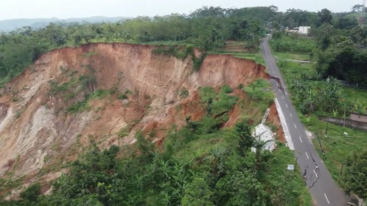 5 Arti Mimpi Tanah Longsor Menurut Primbon Jawa, Pertanda Apa?