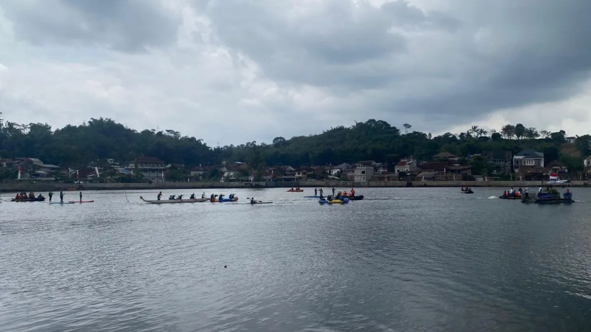 KSAD Targetkan Situ Bagendit Bebas Eceng Gondok dalam Tiga Bulan