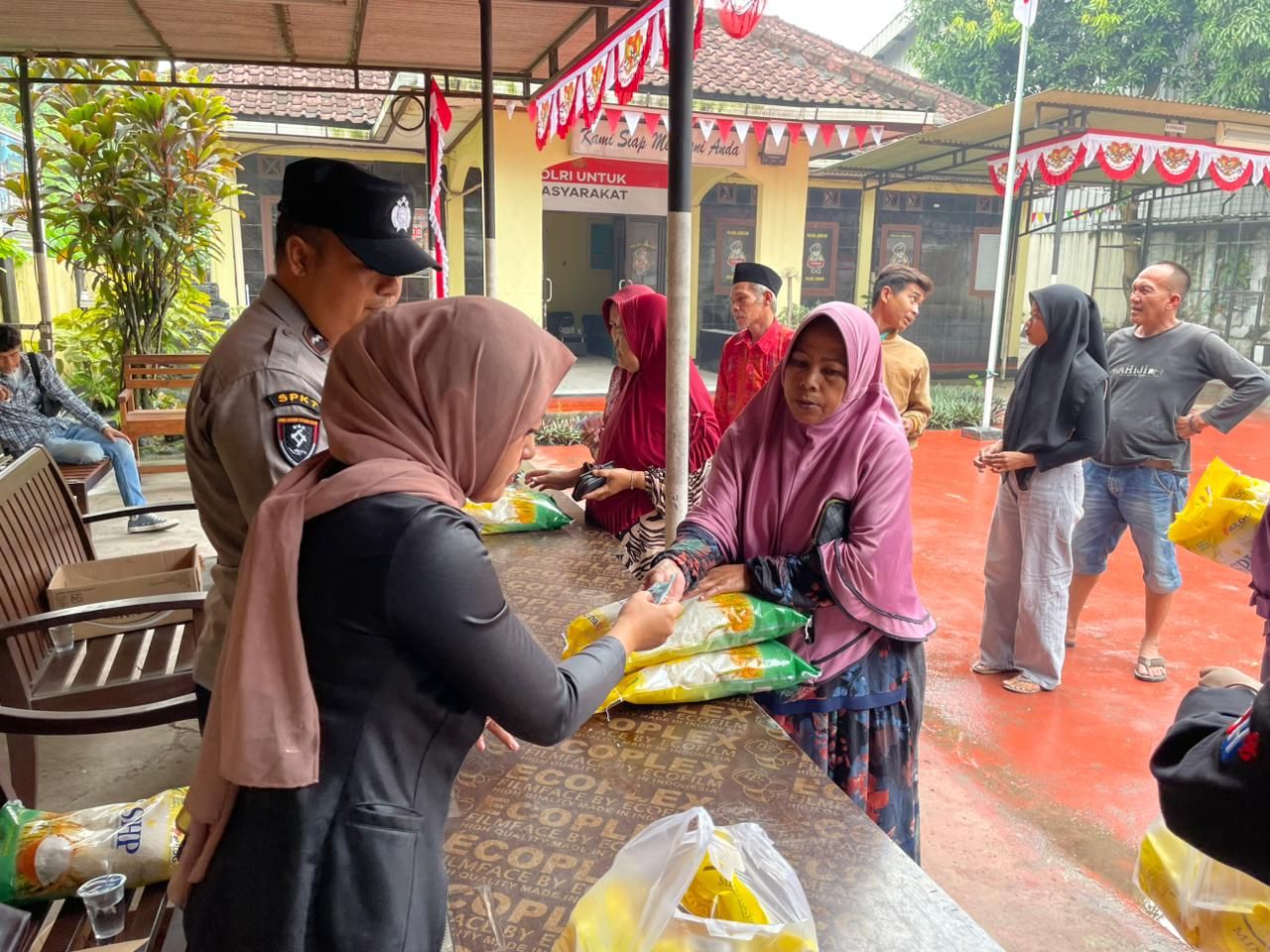 Polsek Jawilan Gelar Gerakan Pangan Murah Untuk Masyarakat