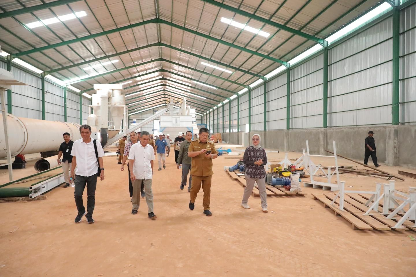 Pabrik Plywood dan Veneer Berdiri di Beltim, Gubernur Babel Ajak Masyarakat Menanam Sengon, PT Babel Energi Siap Tampung