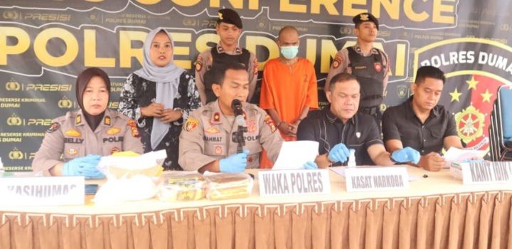 Penggerebekan Tengah Malam di Dumai, Polisi Buka Tas Hitam dan Temukan 3,1 Kg Sabu