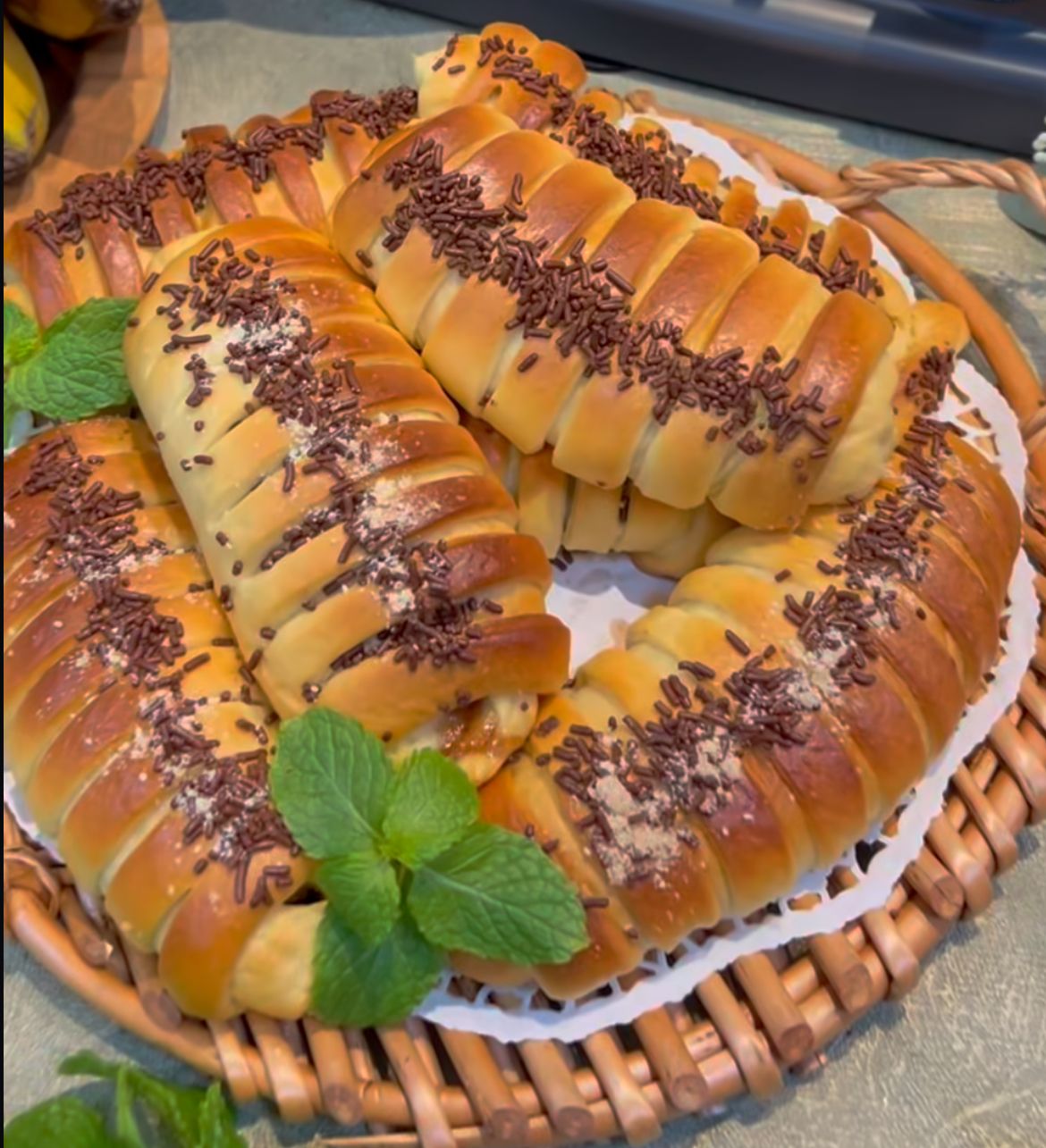 Resep Roti Pisang Cokelat Crumble, Perpaduan Manis dan Renyah yang Bikin Nagih