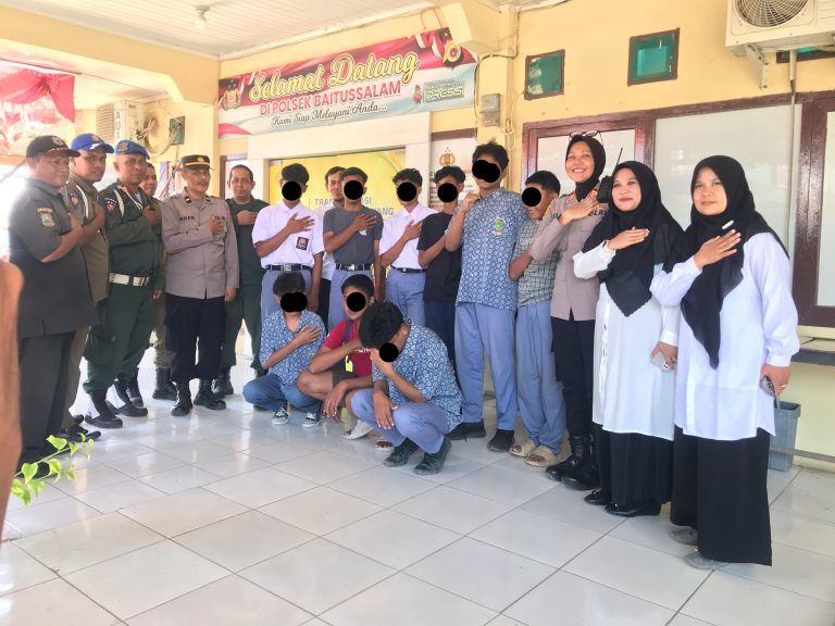 Personel Gabungan Aceh Besar Mengamankan Pelajar yang Bolos, Ketahuan Akses Judi Online & Konten Dewasa