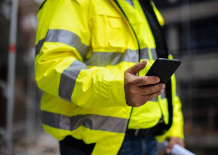 5 Cara Memilih HP Tangguh untuk Pekerja Lapangan dan Outdoor