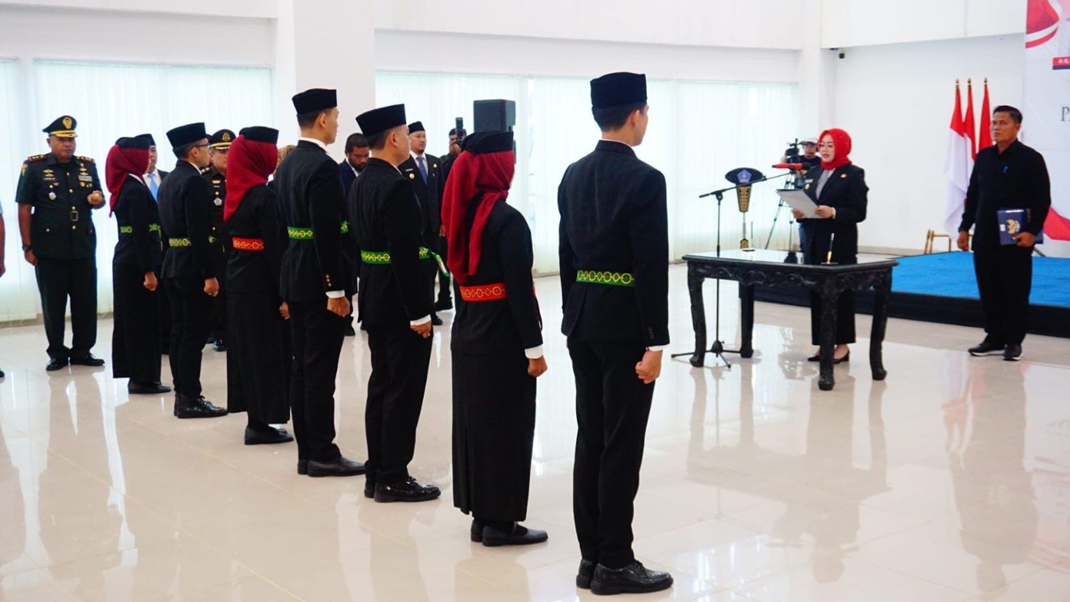Wali Kota Kendari Kukuhkan 43 Paskibraka dan 7 Duta Pancasila untuk Tugas Kenegaraan