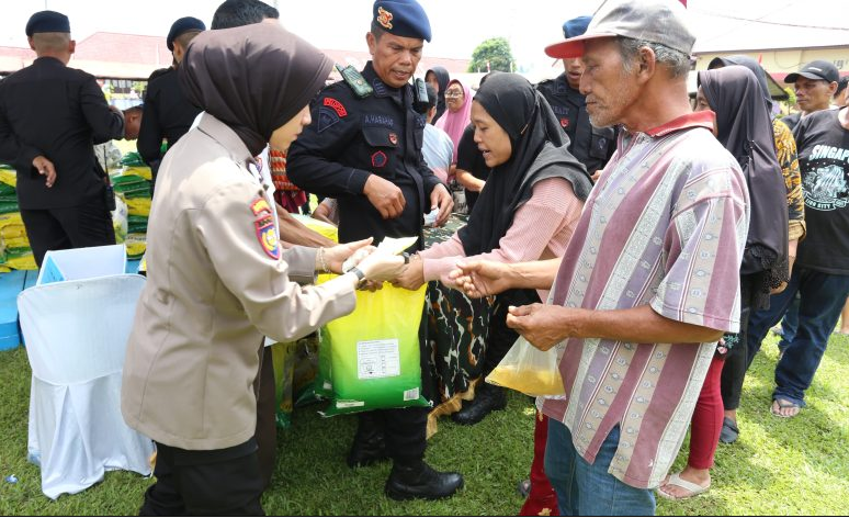 Program Pangan Murah, Polda Sumut Distribusikan Ratusan Ton Beras untuk Warga