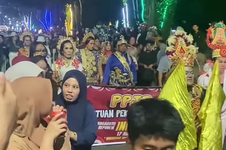 Barisan Gerak Jalan Waria di Parepare Dibubarkan Satpol PP, Warga Kecewa: Mana Sila Kelima Pancasila!