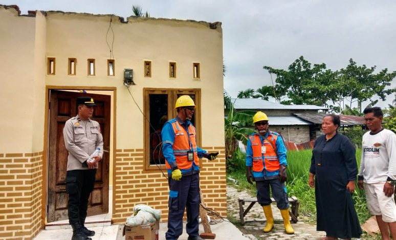 Tanggap Darurat, Polri Salurkan Bantuan untuk Warga Sergai Terdampak Puting Beliung