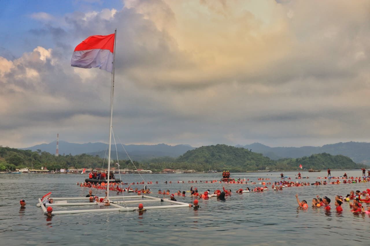 Meriahkan Hari Kemerdekaan, di Lampung Upacara Digelar di Atas Laut