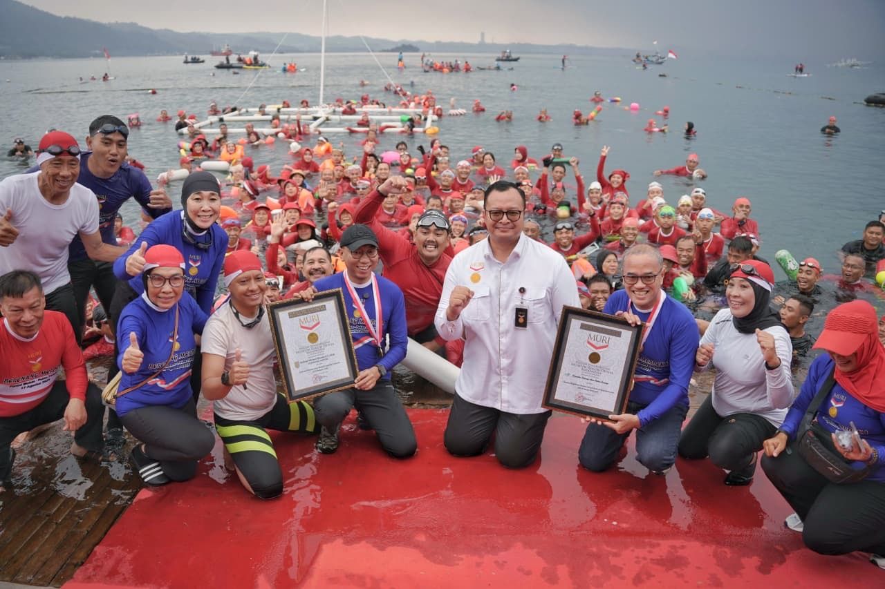 Upacara Merah Putih di Laut Pecahkan Rekor MURI, Gubernur Lampung Jadi Inspektur