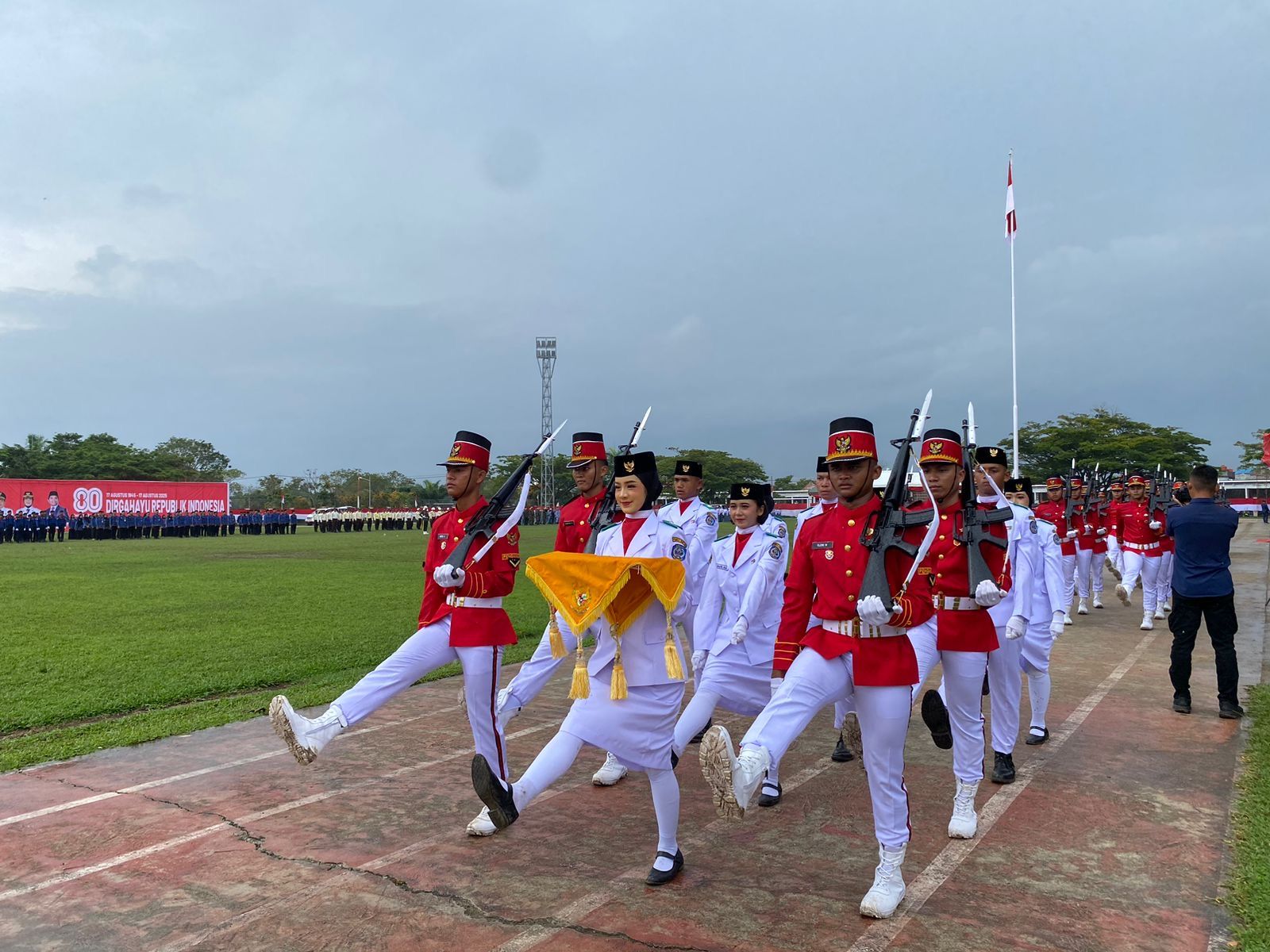 Kisah Naisya, Pembawa Baki Kebanggaan Kota Bontang di HUT ke-80 RI