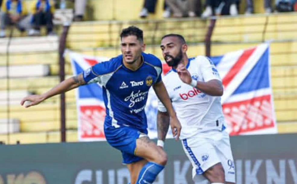 Duel Sengit PSIM vs Arema Berakhir Imbang 1-1
