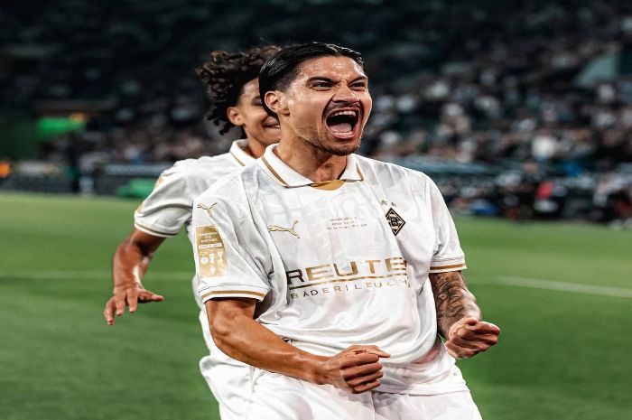 Komentar Dirtek dan Pelatih Borussia Monchengladbach soal Kevin Diks Cedera di Laga DFB Pokal