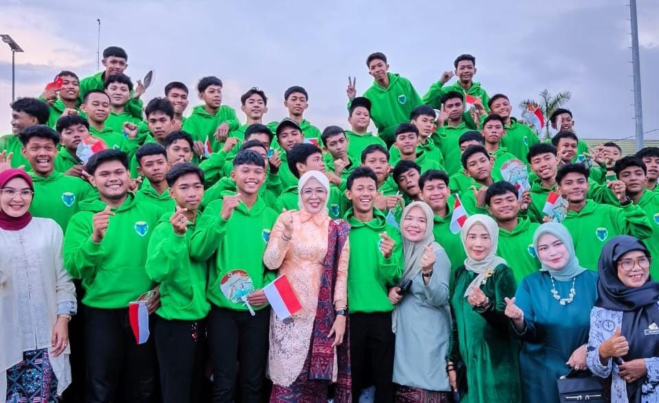 Penampilan 1000 Peserta Serenade Tarik Antusias Masyarakat di Batanghari