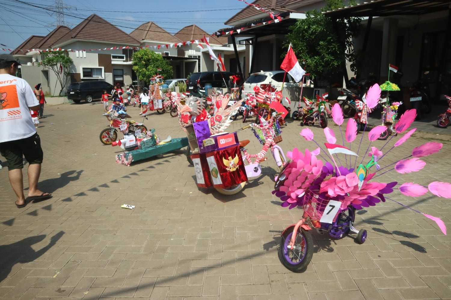 Meriah! Sepeda Hias Sound Horeg sampai Pesawat Tempur Ramaikan 17-an Warga Sawangan Depok