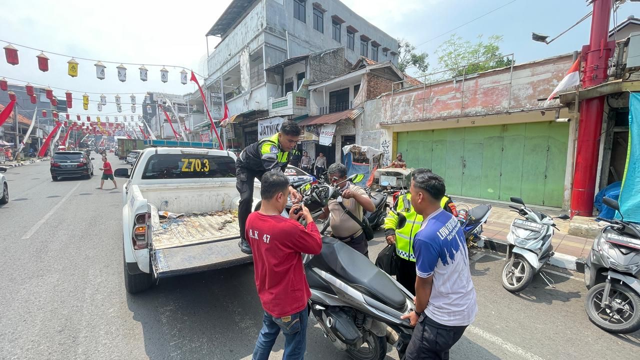 Satlantas Purwakarta Tindak Knalpot Bising dan Pengendara Tanpa Helm di Kebon Jahe