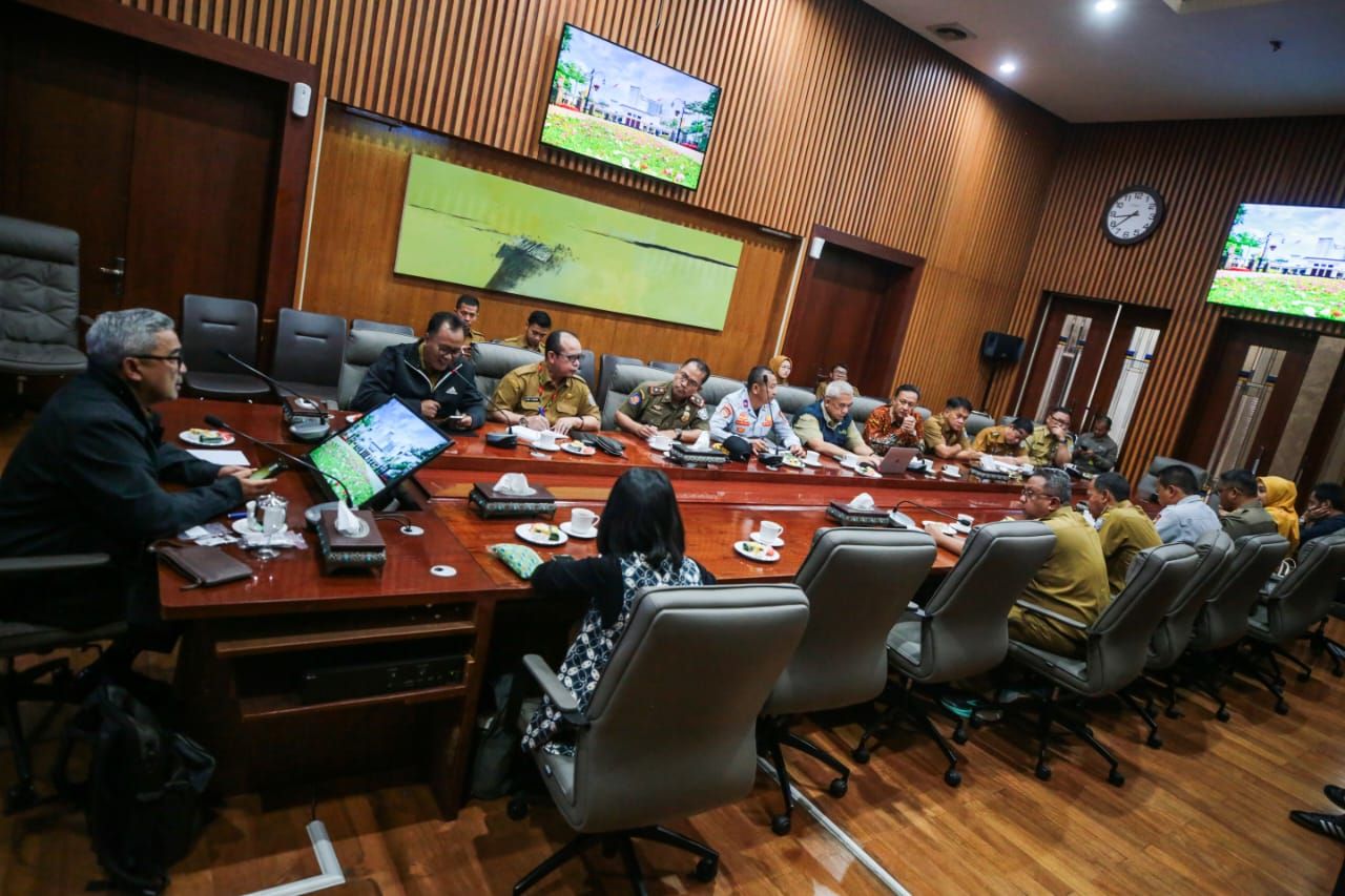 Kirab Budaya Meriahkan Hari Jadi ke-80 Jawa Barat di Kota Bandung