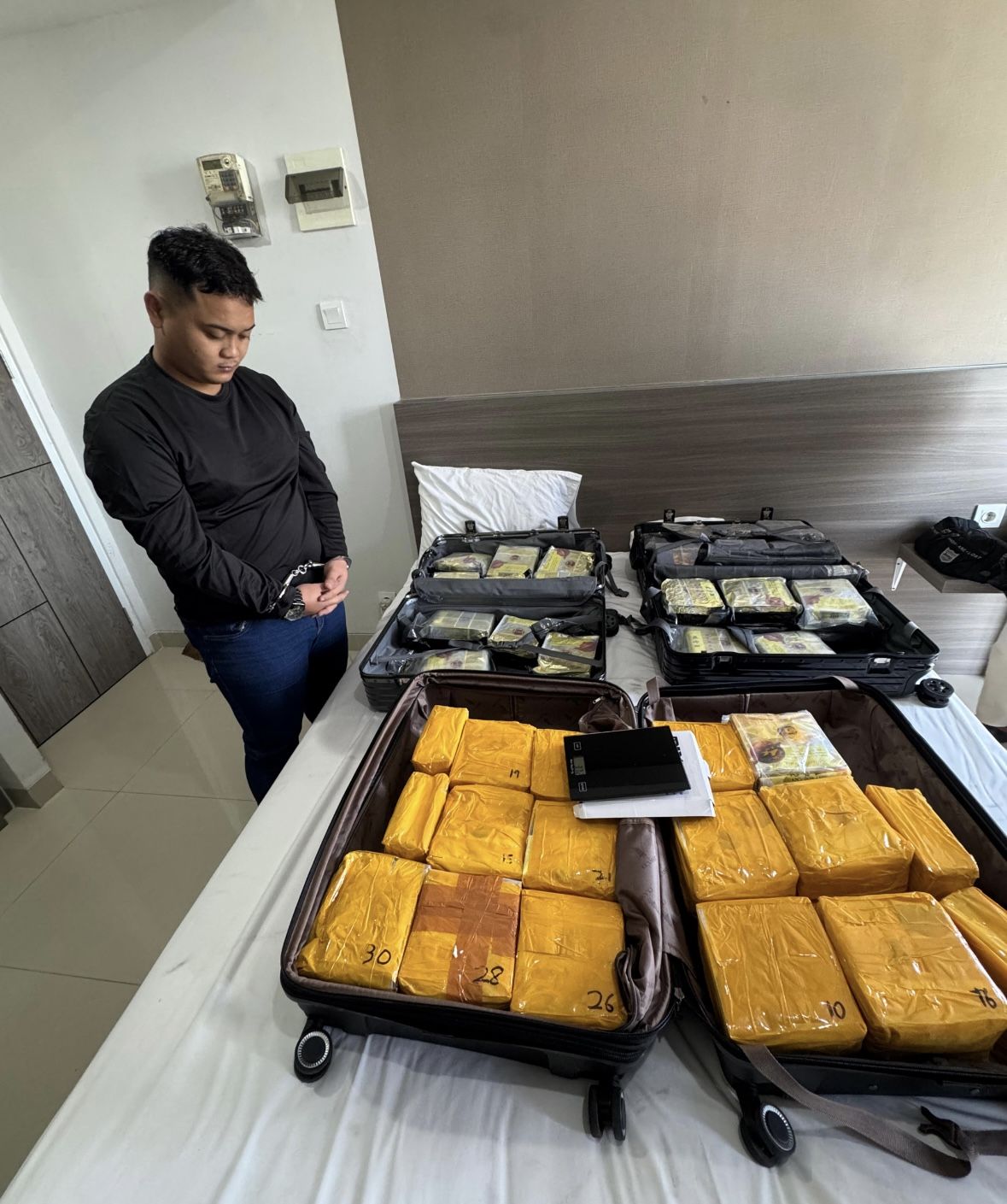 WN Malaysia Kurir 60 Kg Sabu Ditangkap Bareskrim, Gak Nyangka Umurnya Segini!