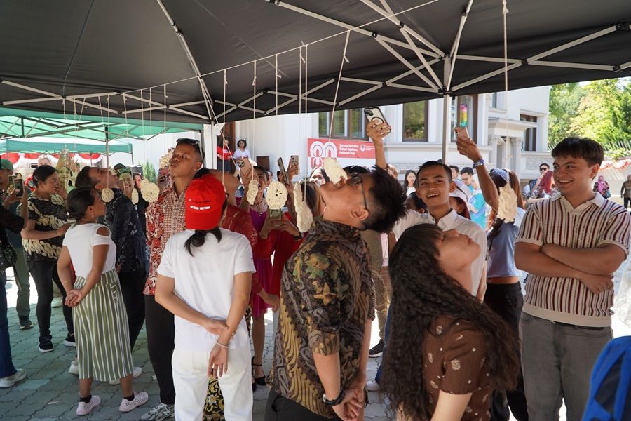 Intip Keseruan Perayaan HUT Ke-80 Indonesia di Bucharest: WNI Antusias Ikuti Lomba Khas 17-an