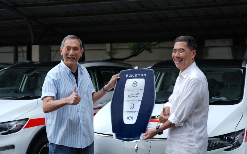 Aletra Resmi Serahkan Mobil Listrik L8 untuk Bos Jalan Tol Jusuf Hamka Sebanyak 150 Unit!