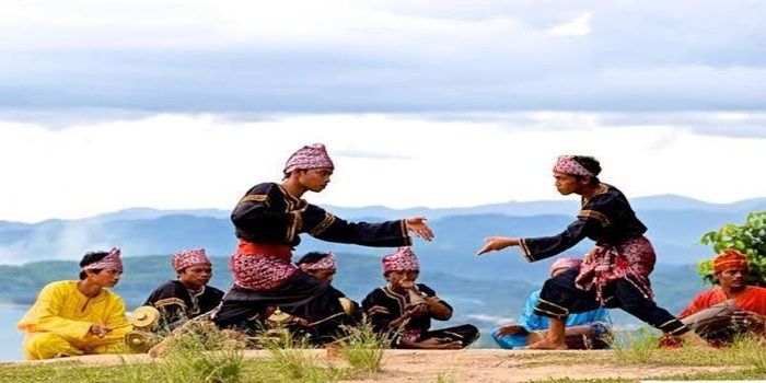 Kumpulan Lagu Minang Yang Pernah Populer: 3 Lagu Disabet Oleh Penyanyi Yang Sama, Siapa Ya?