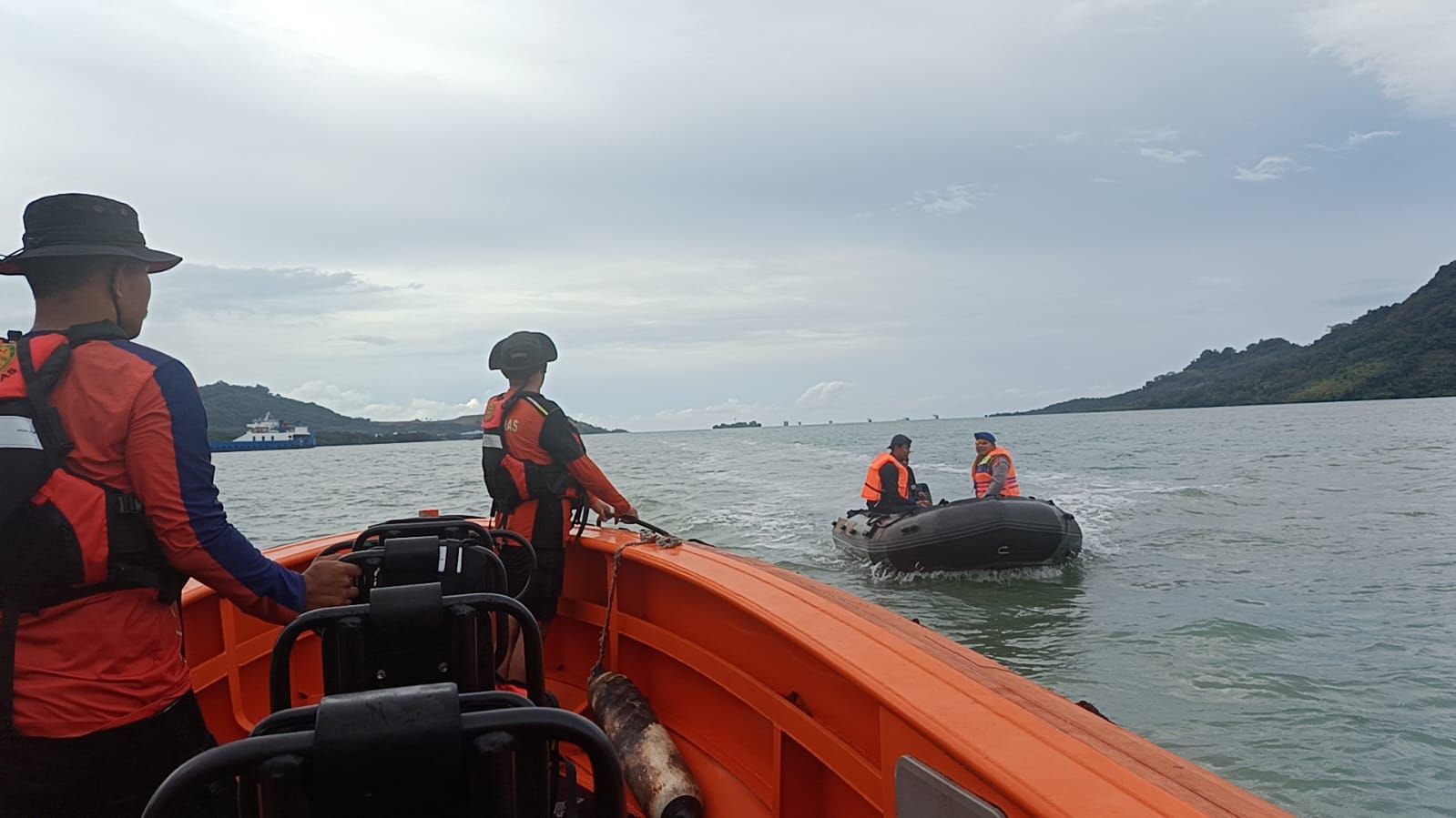 Korban Jatuh di Perairan Bakauheni Belum Ditemukan, Tim SAR Gabungan Masih Lakukan Upaya Pencarian