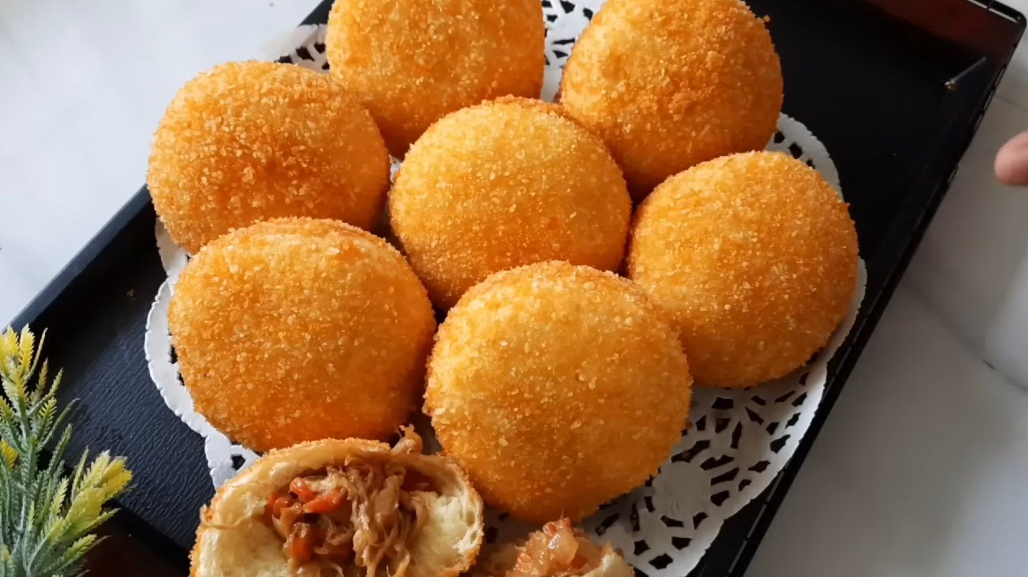 Anti Gagal! Begini Resep Roti Goreng Isi Ayam yang Lembut dan Gurih
