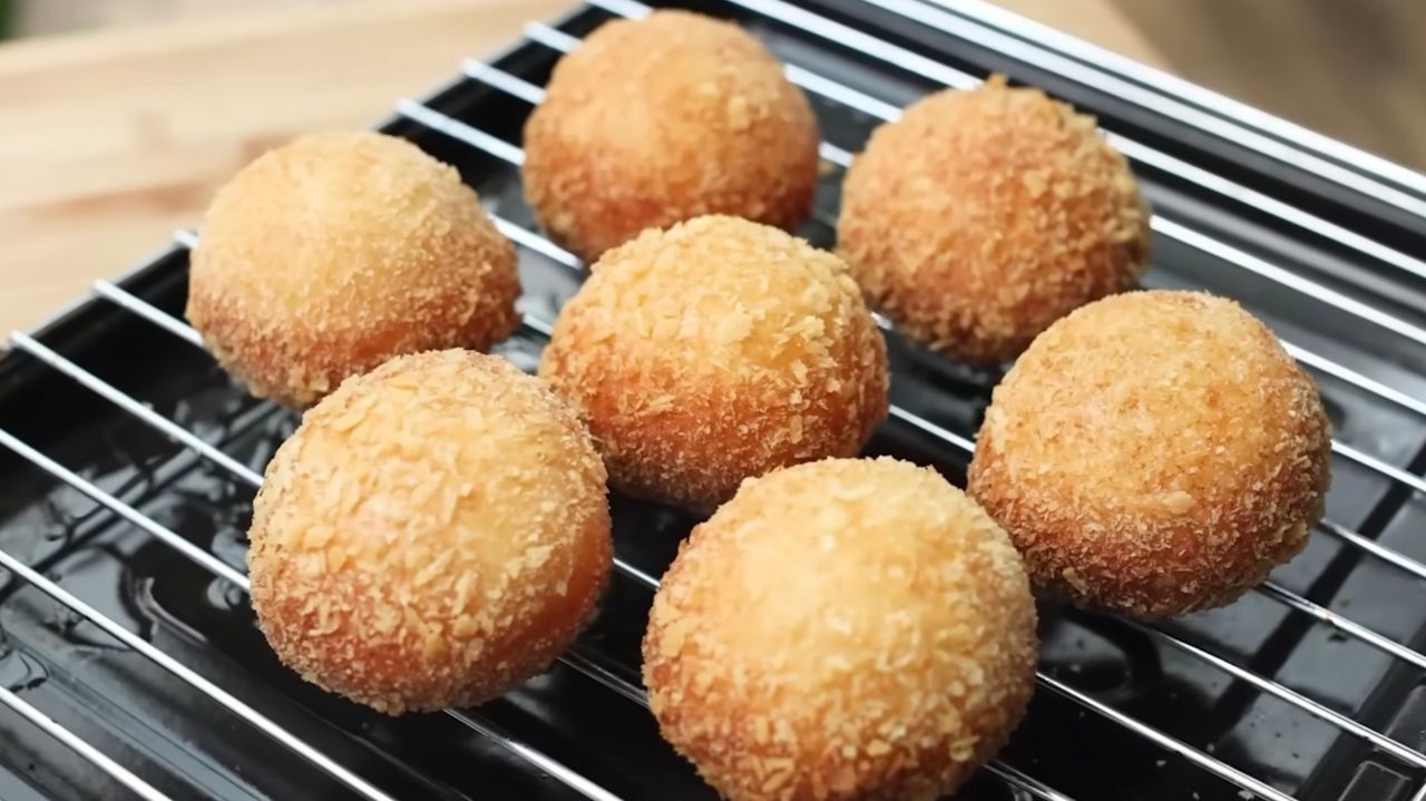 Resep Roti Goreng Isi Ragout yang Lembut dan Gurih
