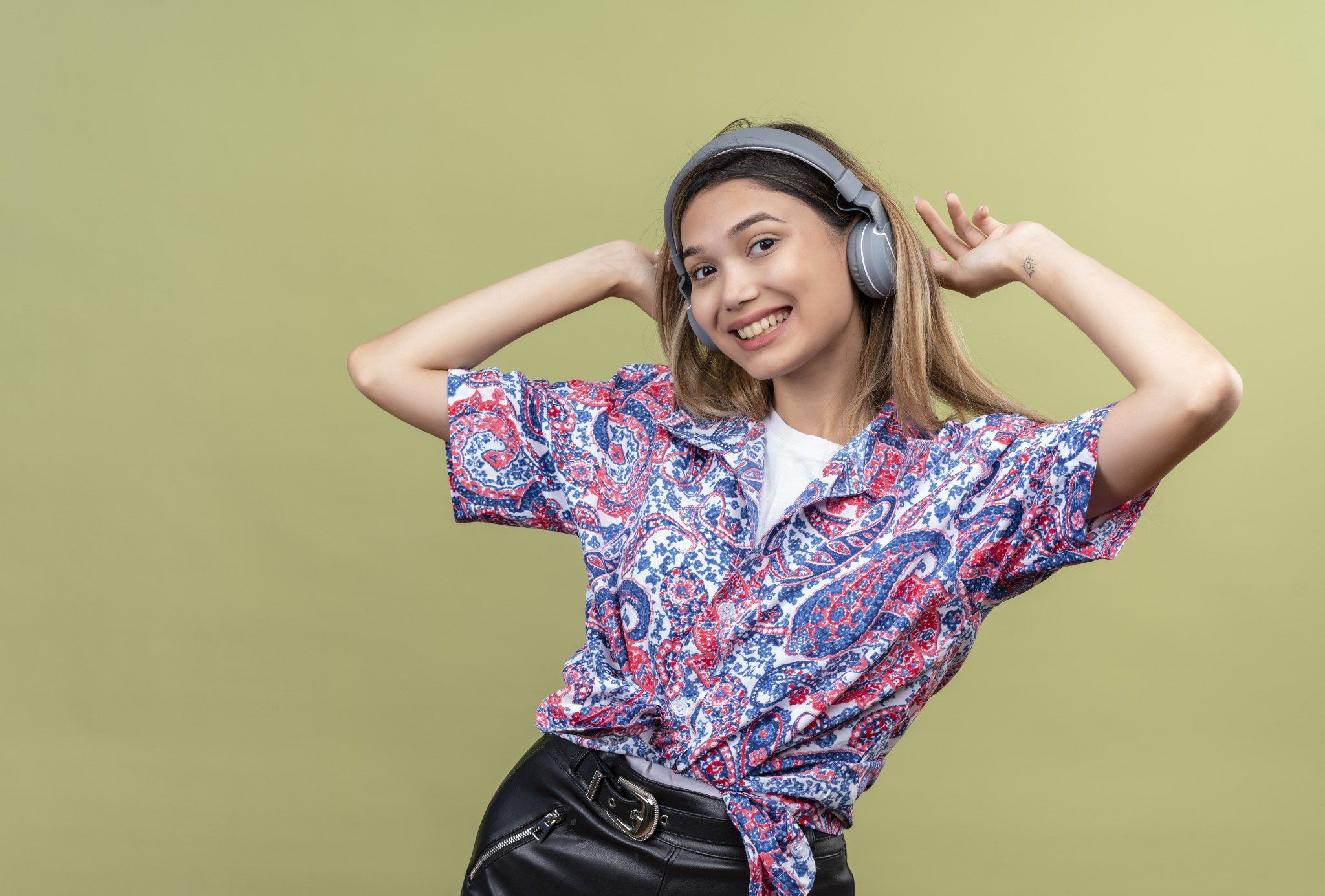 5 Zodiak yang Paling Suka Lagu DJ dan Musik Berisik
