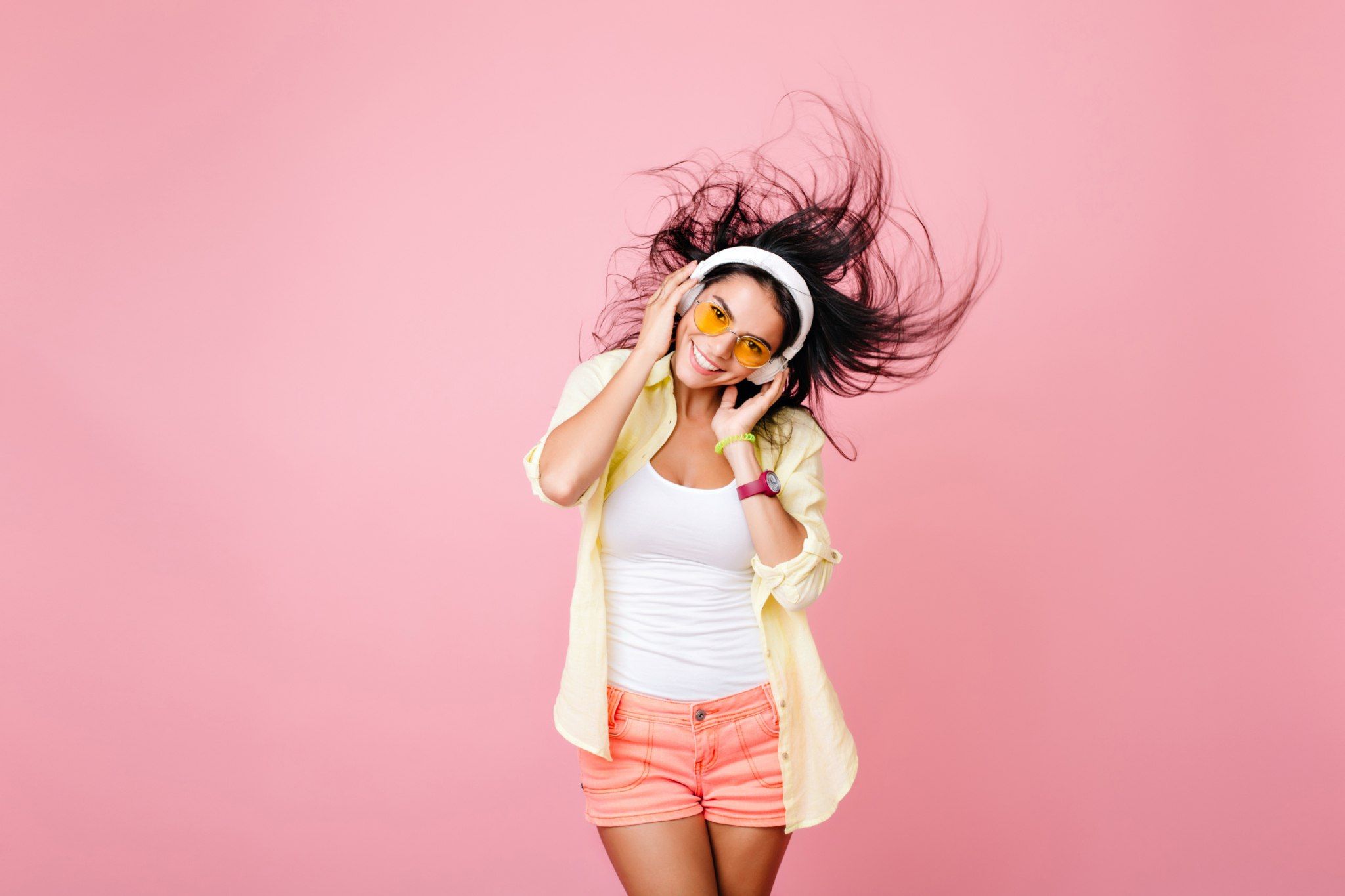 5 Zodiak yang Paling Suka Lagu DJ dan Musik Berisik