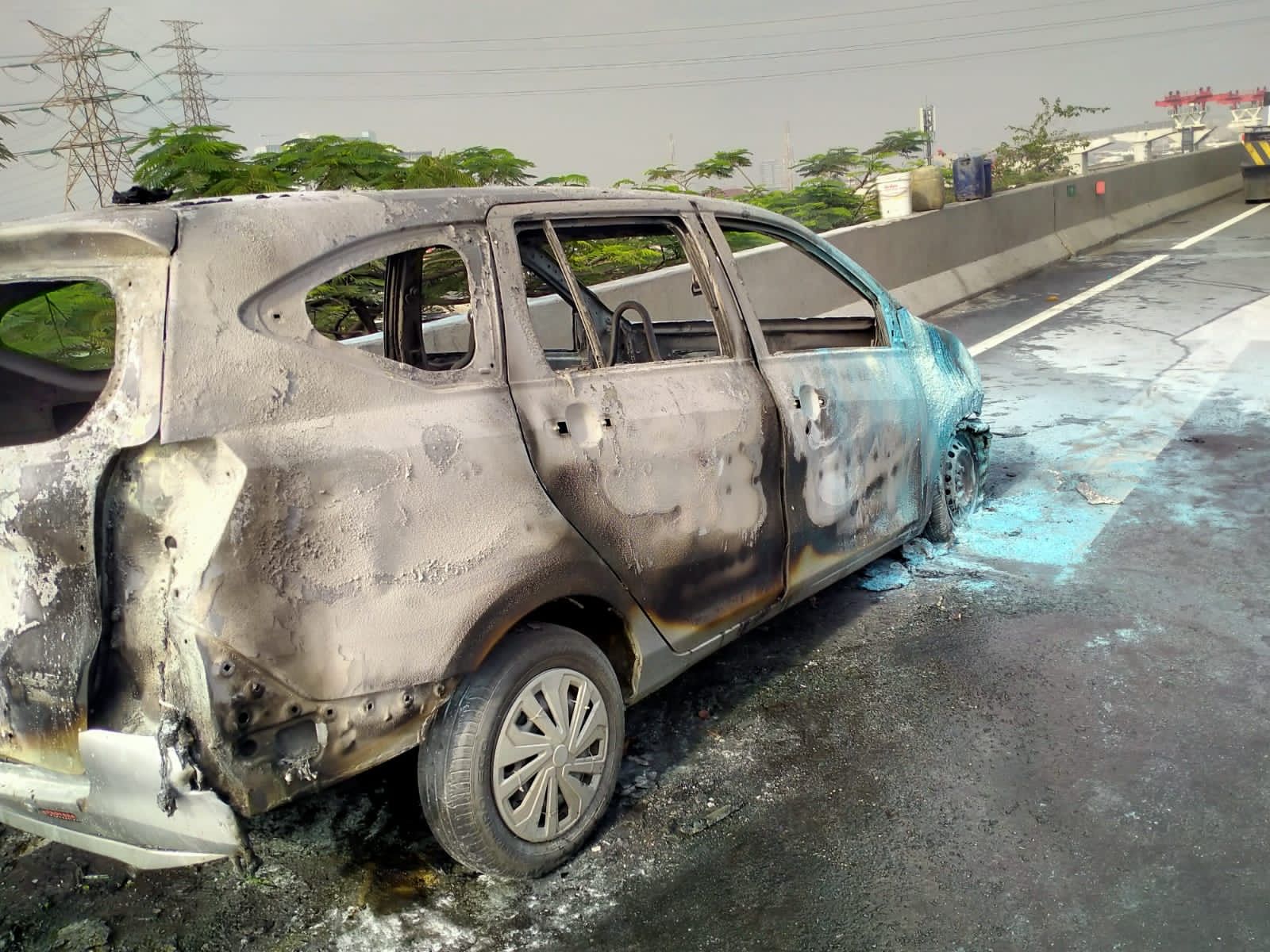 Mobil Tiba-tiba Mati Mesin hingga Terbakar di Tol Layang Kemayoran, Begini Kronologinya